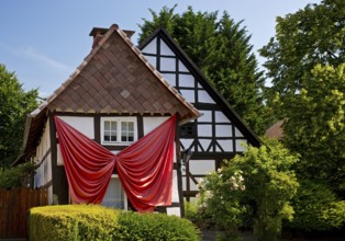 Haus mit der Schleife, former Tackesche Hof, half-timbered house with holiday flats, gastronomy,
