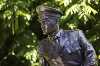 Elvis in bronze on the Usa Bridge, bronze statue of Elvis Presley, who lived in Bad Nauheim from