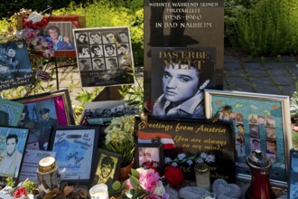 Elvis Stele on Elvis Presley Square, memorial to Elvis Presley with messages from his fans from all