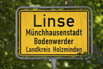 Münchhausenstadt Bodenwerder, official addition to the name on the town sign of the Linse district,