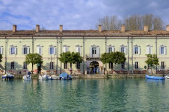 Padiglione degli Ufficiali at the harbour basin, Peschiera del Garda, Lake Garda, Veneto, Italy