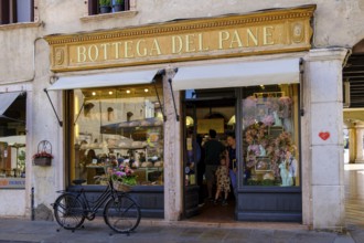 Bottega del Pane, bakery, Piazzotto Montevecchio, Bassano del Grappa, Veneto, Italy
