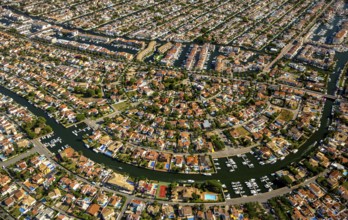 Marina of Empuriabrava, Ampuriabrava, CastellÃü d'EmpÃºries on the Gulf of Roses, holiday homes