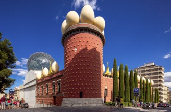 Dali Museum, Dali Museum in Figueres, entrance to the museum in the Torre Gorgot, Figueres,