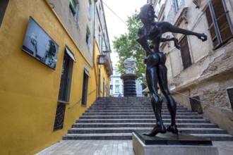 Homage Ã Newton, bronze figure in the alleys of Figueres, Figueres, Figueras, Catalonia, Spain,