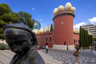 Dali Museum, Dali Museum in Figueres, entrance to the museum in the Torre Gorgot, Figueres,