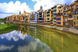 Colourful facades over the river Onyar, Banyoles, Cataluña, Gerona, Catalonia, Spain, Cataluña,
