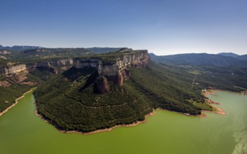 Table mountain bedrock, Panta de Sau, reservoir of Sau, river Ter, Riu Ter, Tavèrnoles, Costa