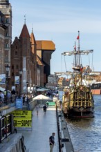 Stary Zuraw, crane gate at the Motlawa, harbour basin with cog, Åuraw, GdaÅsk, Gdansk, Baltic Sea