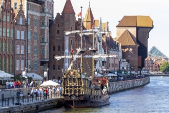 Stary Zuraw, crane gate at the Motlawa, harbour basin with cog, Åuraw, GdaÅsk, Gdansk, Baltic Sea