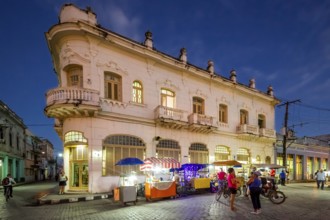 Hotel, Hostal Vista Park, Streetlife in the city centre of Santa Clara at the Parque de Santa