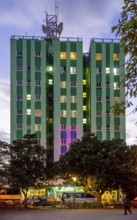 Hotel Santa Clara Libre at Vidal Park, Streetlife in the city centre of Santa Clara at Parque de