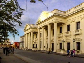 Neoclassical Marti Library in the centre of Santa Clara, Biblioteca Marti, Streetlife in the centre