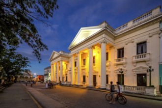 Neoclassical Marti Library in the centre of Santa Clara, Biblioteca Marti, Streetlife in the city