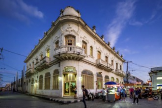Hotel, Hostal Vista Park, Streetlife in the city centre of Santa Clara at the Parque de Santa
