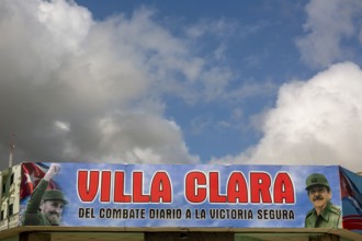 Comandante Fidel Castro on a poster in the city centre, Streetlife in the city centre of Santa