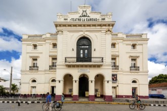 Teatro La Caridad, La Caridad Theatre, Streetlife in the city centre of Santa Clara at the Parque