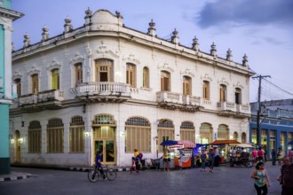 Hotel, Hostal Vista Park, Streetlife in the city centre of Santa Clara at the Parque de Santa
