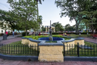 Parque Vidal, Streetlife in the city centre of Santa Clara at the Parque de Santa Clara, Santa
