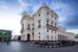 Teatro La Caridad, Theatre La Caridad, Streetlife in the city centre of Santa Clara at the Parque