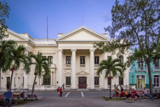 Neoclassical Marti Library in the centre of Santa Clara, Biblioteca Marti, Streetlife in the city