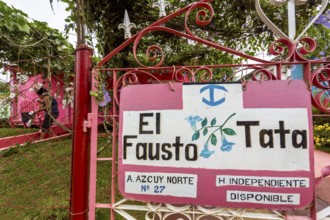 Pink coloured house with stairs, casa particular, private living in Cuba, El Fausto Tata, Viñales,