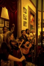 Hemingway s Bar En el Floridita, musician in one of the many music bars and music restaurants in