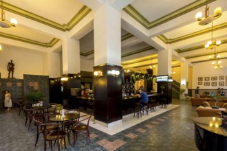 Hotel Amos Mundos, hotel of the writer Ernest Hamingway in Havana, lobby of the hotel, Pianoman, La