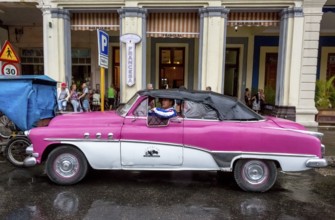 Classic car, convertible in the rain with closed roof, Havana, La Habana, Cuba, Cuba, Central