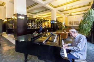 Hotel Amos Mundos, hotel of the writer Ernest Hamingway in Havana, lobby of the hotel with piano