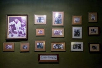 Hotel Amos Mundos, picture wall with pictures of Ernest Hamingway and Fidel Castro in the hotel
