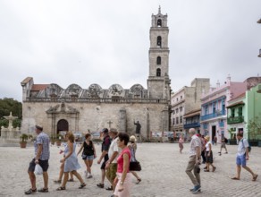 Tourists on the Plaza de San Francisco in front of the church Madre Teresa de Calcuta, La Habana,