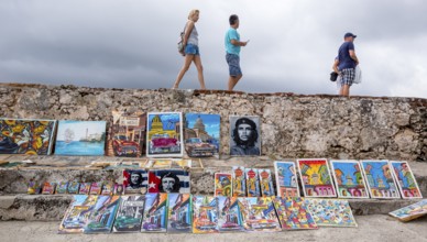 Ernesto Che Guevara paintings and tourists, La Habana, Cuba, Caribbean, Central America, Cuba,