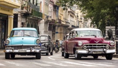 Oldtimer in the street scene, Old American street cruiser on the streets of Havana, Taxi, La