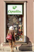 Langgasse, lady in front of shop window, GdaÅsk, Gdansk, Baltic Sea coast, Baltic Sea, pomorskie,
