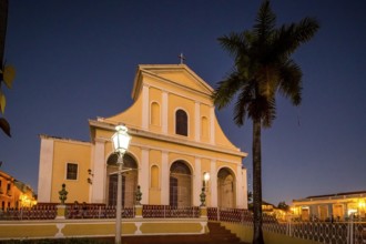 Ingelsia de la Santisima Trinidad with lantern in the centre of Trinidad with palm trees, Trinidad,