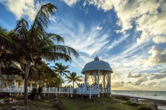 Wedding pavilion on the beach of Varadero with sunset in the hotel complex PARADISUS VARADERO