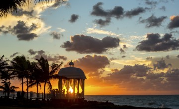 Wedding pavilion on the beach of Varadero with sunset in the hotel complex PARADISUS VARADERO