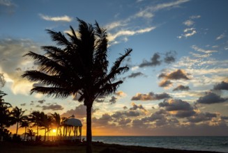 Wedding pavilion on the beach of Varadero with sunset in the hotel complex PARADISUS VARADERO