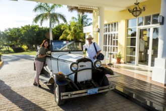 Arrival of tourists at the hotel in a vintage taxi, an old Ford, PARADISUS VARADERO RESORT SPA,