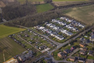 Aerial view, new housing estate between Spechtweg and Pfauenstraße, with Vogel street names,
