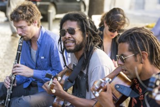 Street musicians in the historic centre of Lisbon, Lisbon, Lisbon district, Portugal
