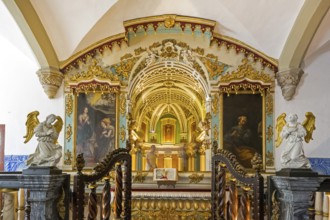 Altar, Capela dos ossos parede, Chapel of the Bones, Bone Chapel, Ossuary in Évora, Evora, District