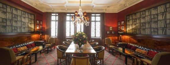 Library in the hotel, lounge, Grande Hotel do Porto, Oporto, Porto district, Portugal, Europe,