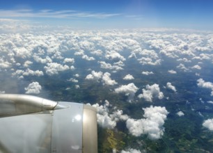 Cumulus clouds over Rhineland-Palatinate, jet engine, view from a Boeing, Idar-Oberstein,