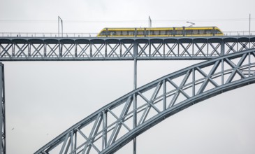 Ponte de Dom Luis I with Metro do Porto, light railway, double-decker bridge, Vila Nova de Gaia,