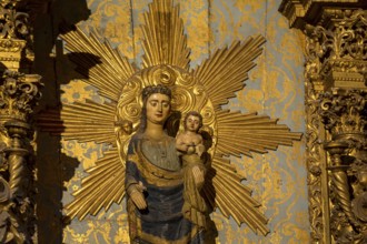Mary with Jesus Altar, Da Sé Cathedral, Barredo Quarter, UNESCO World Heritage Site, Oporto, Porto