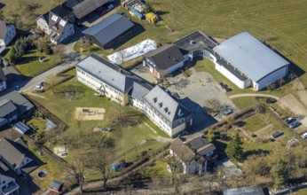 Aerial photo, Kath. Grundschule Hellefeld und Sporthalle, Hellefeld, Sundern, Sauerland, North