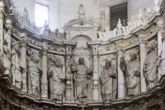 Altar, Old Cathedral (Sé Velha) in the historic centre of Coimbra, Coimbra, Coimbra district,