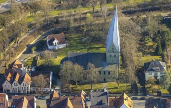 Aerial view, Alt-St.-Thomä-Kirche (Schiefer Turm), Soest, Soester Börde, North Rhine-Westphalia,
